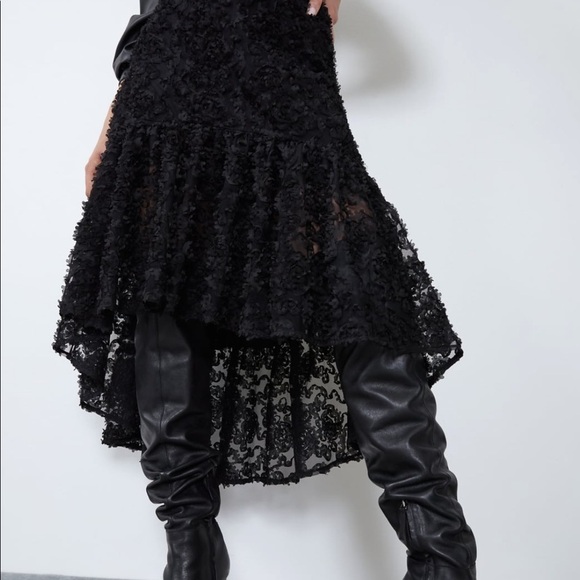 ZARA Ruffled Skirt - Picture 5 of 9